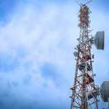 Da qui, alzando lo sguardo, � gi� ben visibile l�alta antenna trasmittente...